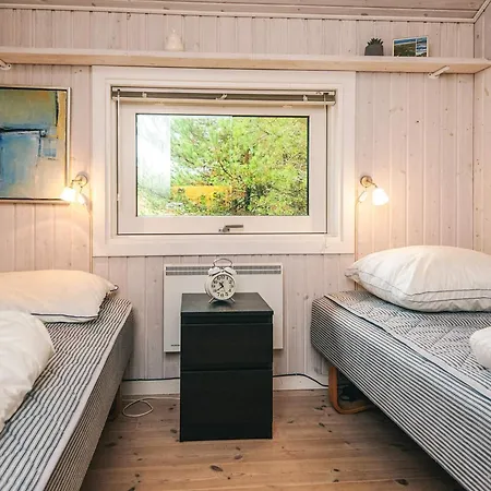 8 Person In Fano-by Traum *