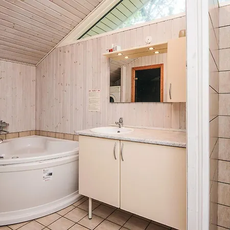 8 Person In Fano-by Traum *